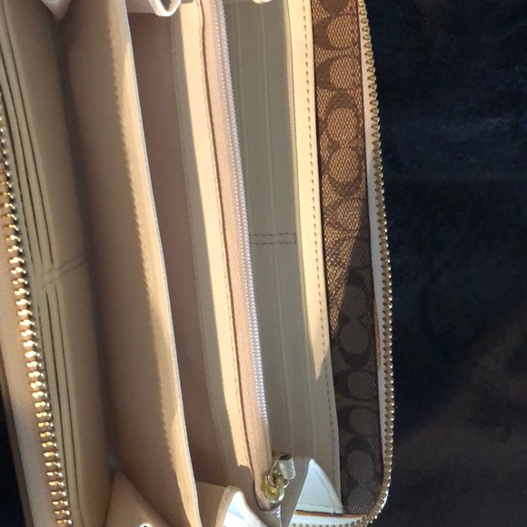 Wallets - Picture 3 of 3